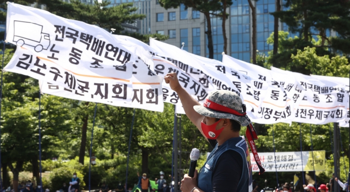 Delivery workers resume rally for 2nd day amid stalled talks on preventing overwork