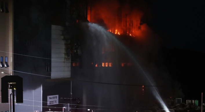 Fire at Coupang warehouse rages for over a day, 1 firefighter trapped