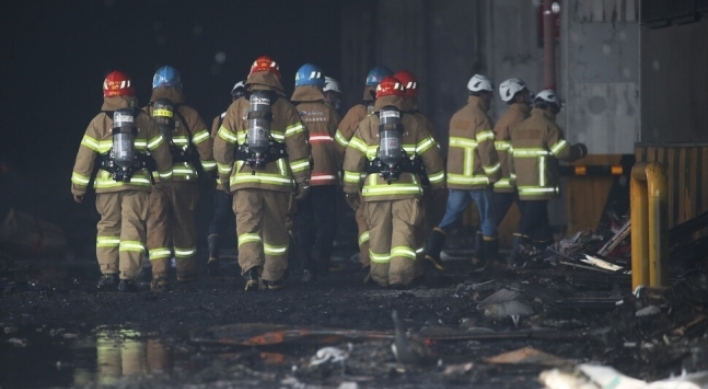 Trapped firefighter found dead in Coupang warehouse