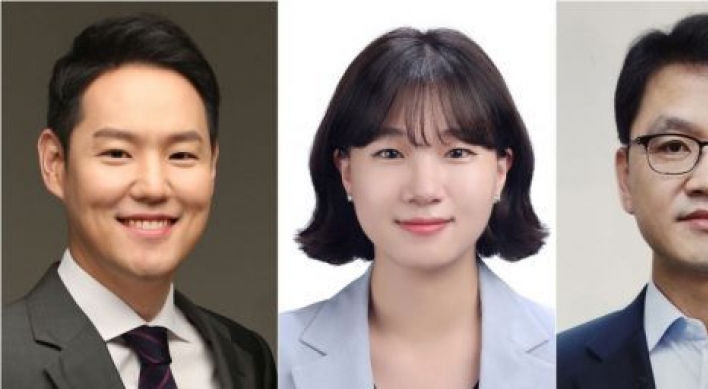 Moon picks new Cheong Wa Dae secretaries for political affairs, youth affairs, education