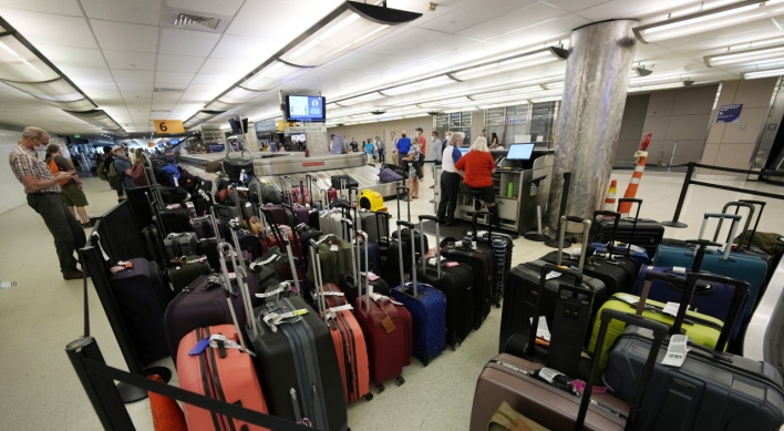 US plans to make airlines refund fees if bags are delayed