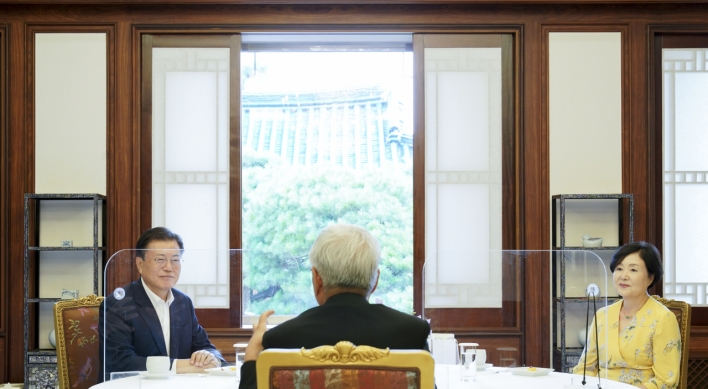 Moon meets Korean archbishop headed for Vatican