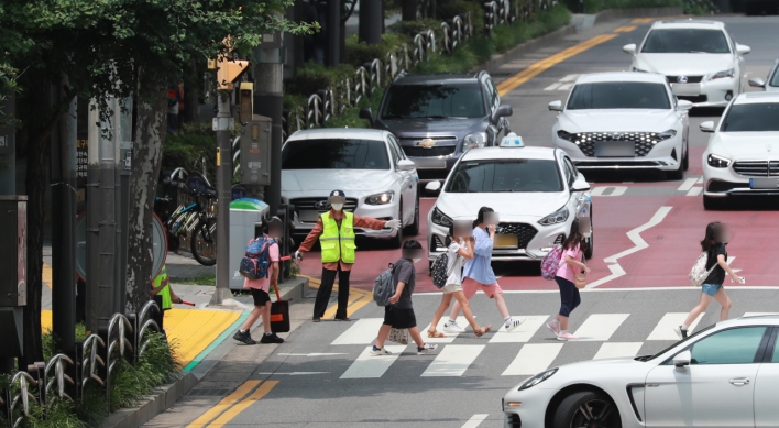 Fully remote schooling starts in greater Seoul amid record-breaking virus surge