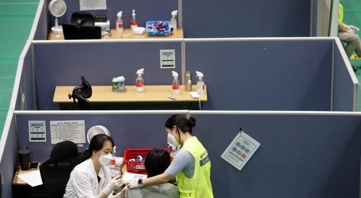 Glitches put foreign teachers behind Korean colleagues in vaccine queue