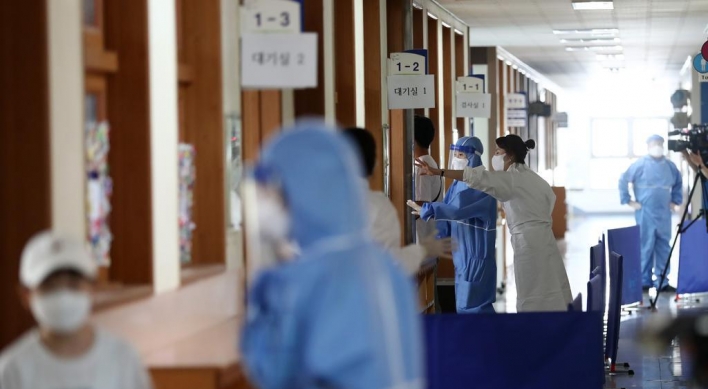 Non-Seoul areas to be placed under 2nd highest virus curbs starting Tuesday