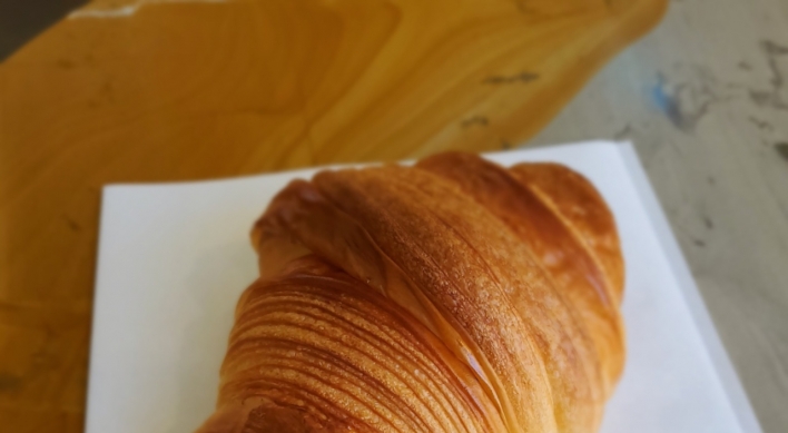 Classic and laugencroissants in Bukchon
