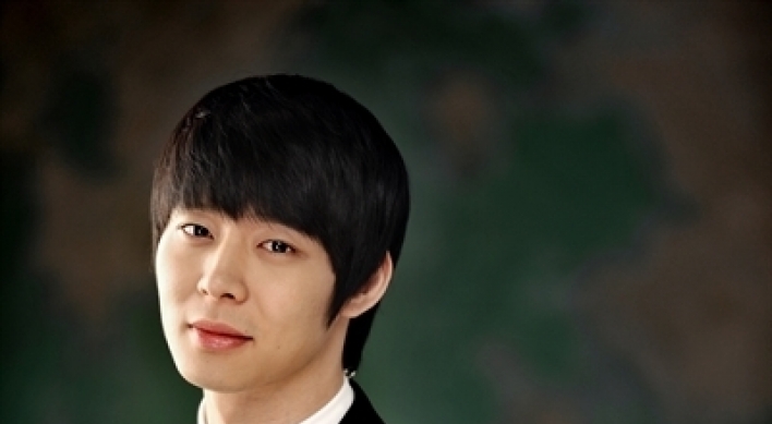 Singer-actor Park Yoo-chun embroiled in dispute with his new agency