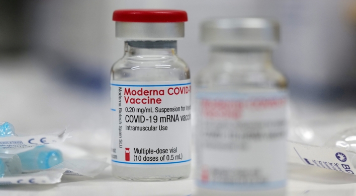 More Moderna arrivals prompt call for return to standard dosing interval