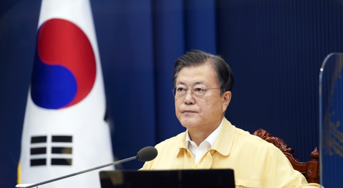 Moon urges all-out govt. efforts to contain coronavirus infections