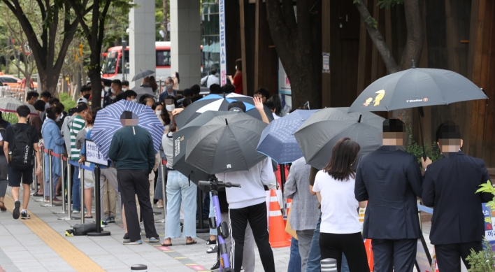 New cases in 2,000s for 3rd day; infections resurge in non-greater Seoul