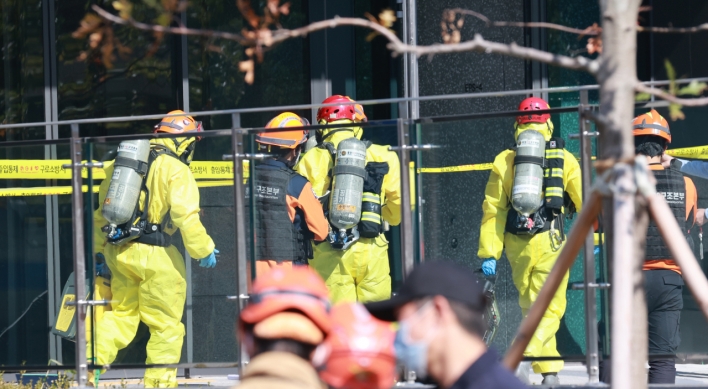 Chemical leak kills 2, injures 9 at building construction site