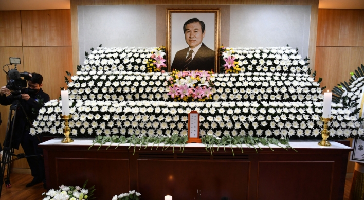 Late ex-President Roh asks democracy uprising victims for forgiveness in last will