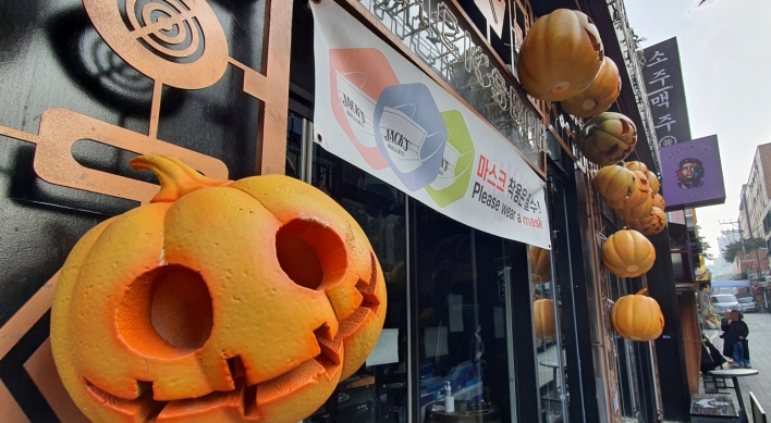 COVID-19 fears mounting on eve of Halloween weekend