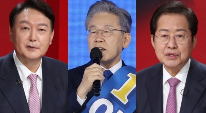 Lee behind both Yoon, Hong in presidential race: poll