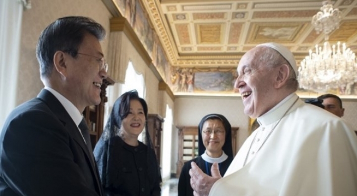 Moon asks Pope Francis to visit N. Korea