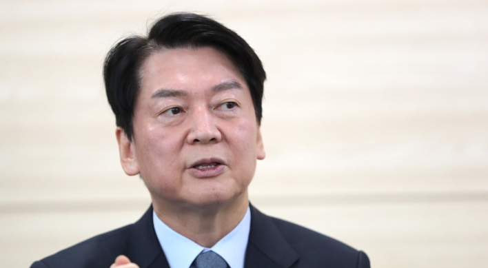 Ahn Cheol-soo says unifying candidacies with main opposition party 'impossible'