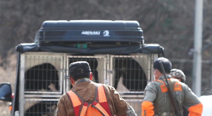 Runaway bear remains at large south of Seoul for 3rd day