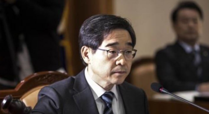 Ex-justice questioned over suspicion of helping clear Lee of election law breach