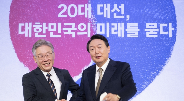 Yoon leads Lee by 9.4% points in presidential race: survey