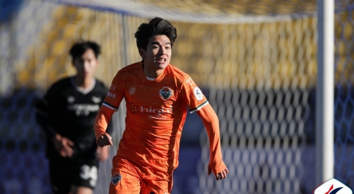 Gangwon vs. Daejeon in battle for place in top football league