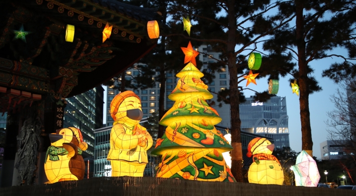 Jogyesa Buddhist temple lights up Christmas lanterns