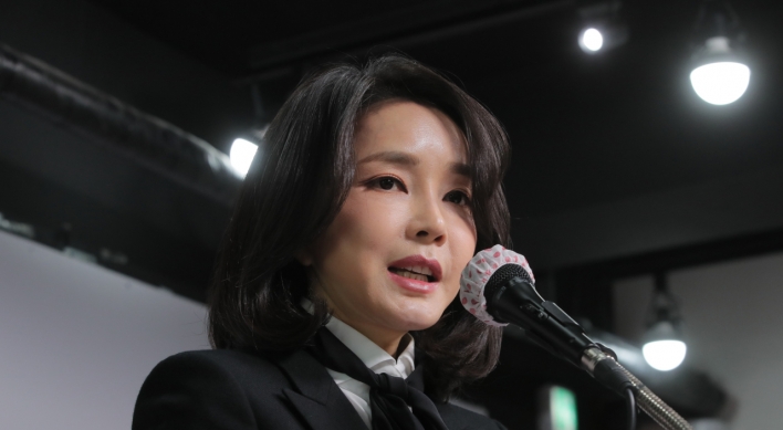 Yoon's wife publicly apologizes over allegations of falsifying resumes