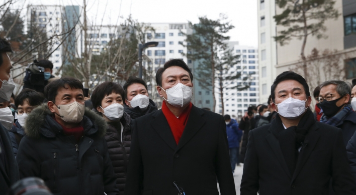 Yoon visits Seongnam city to demand special counsel probe