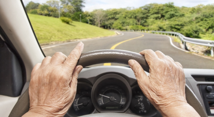 Aging S. Korea moves to issue conditional licenses for elderly drivers