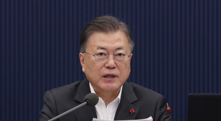 Moon calls for enhanced containment measures against spread of omicron variant