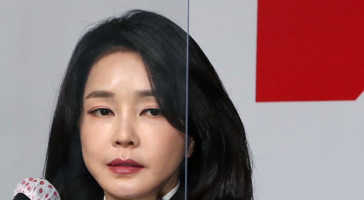 Presidential candidate Yoon’s wife's work experience at a gallery claimed as false