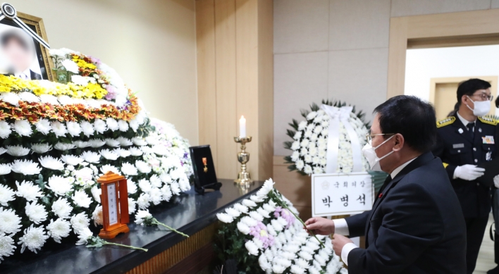 Moon extends sympathy for deaths of 3 firefighters