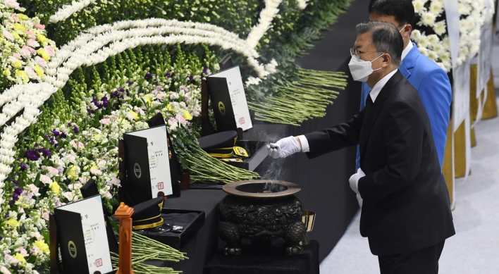 Moon attends send-off ceremony for firefighters killed in warehouse blaze