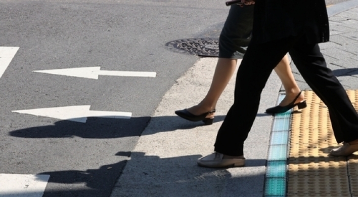 In-ground traffic lights installed across Seoul for 'smartphone zombies'