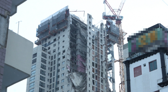 Search for missing workers at Gwangju construction accident site suspended amid safety inspection