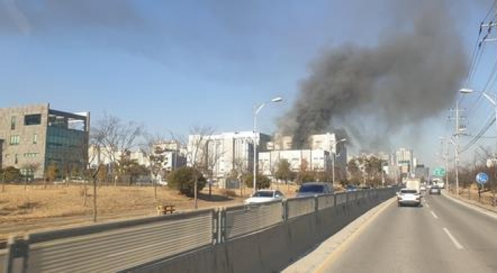 1 person remains trapped inside burning battery factory in Cheongju: firefighters