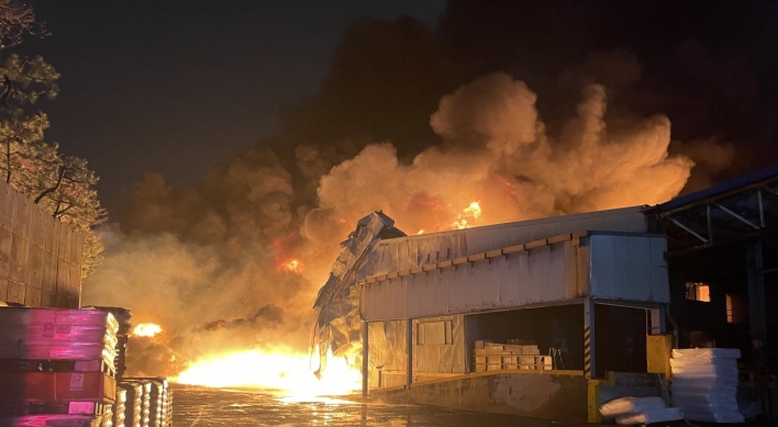 Firefighters battling fire at fiber factory in Ulsan