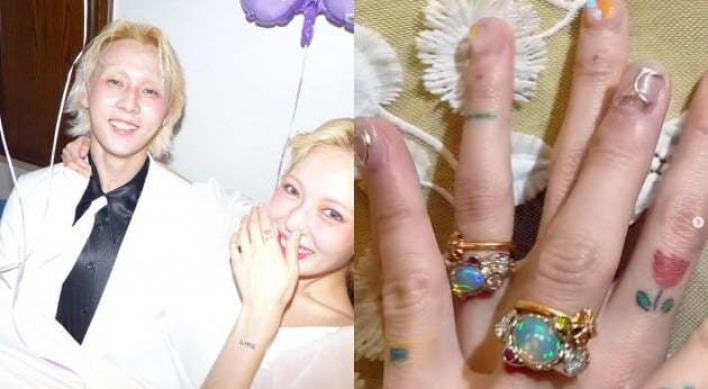 [Today’s K-pop] Dawn proposes, HyunAh says ‘yes’