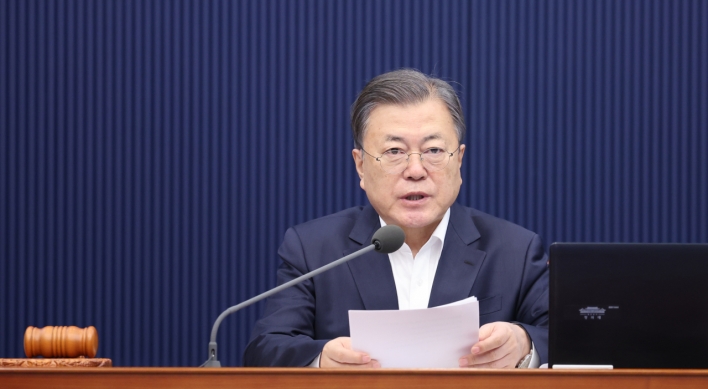 Moon reiterates call on Nat'l Assembly to swiftly pass extra budget bill