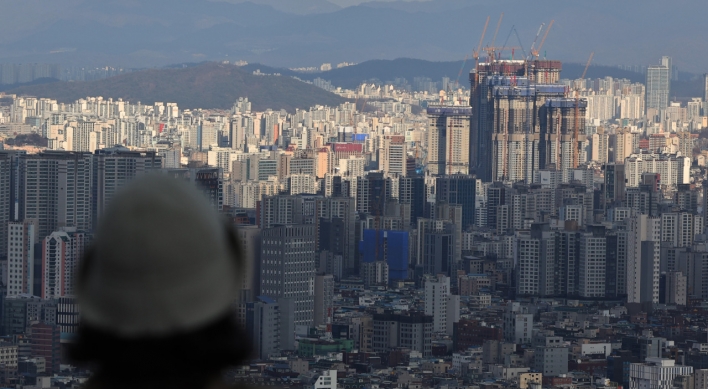 More people moving out of Seoul amid surging housing prices