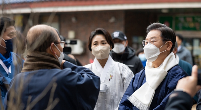 Abuse of power claims against Lee Jae-myung and his wife grow