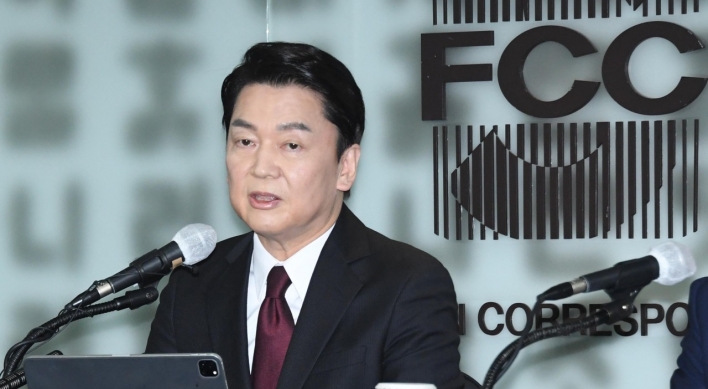 Ahn to hold press conference via YouTube after wife tests positive for COVID-19