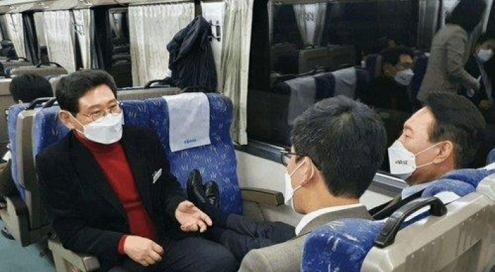 Yoon criticized for putting his feet on train seat