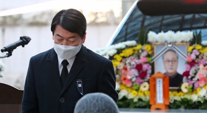 Ahn to resume campaigning after funerals of campaign workers