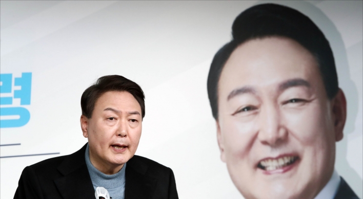 Yoon makes eleventh-hour merger plea to Ahn Cheol-soo