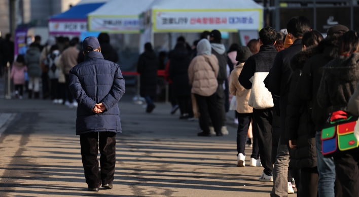 S. Korea’s daily COVID-19 infections fell below 200,000