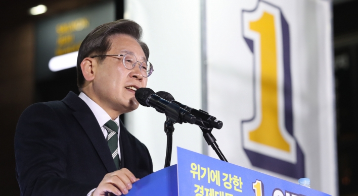 Lee, Yoon to converge on Seoul in homestretch of campaign