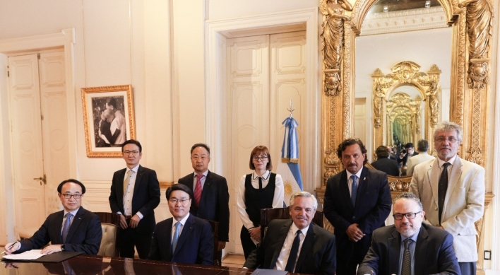 Posco Group chief meets Argentinian president over lithium plant
