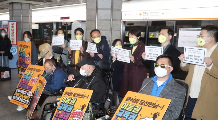 [Newsmaker]Disabled advocacy group ends subway protest after meeting transition team