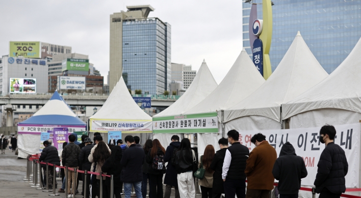 S. Korea's new COVID-19 cases fall to about 320,000; critical cases at another high