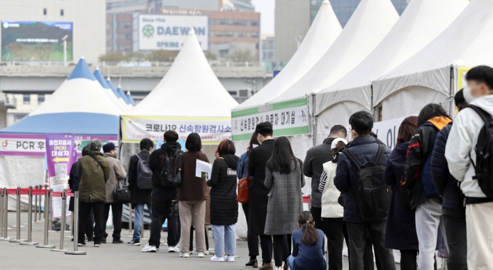 S. Korea's daily infections stay in 200,000s for 2nd day